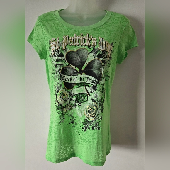 Rocker Girl Tops - St Patrick's Day Tee Jrs Sz Large Short Sleeve Burn Out Material Euc